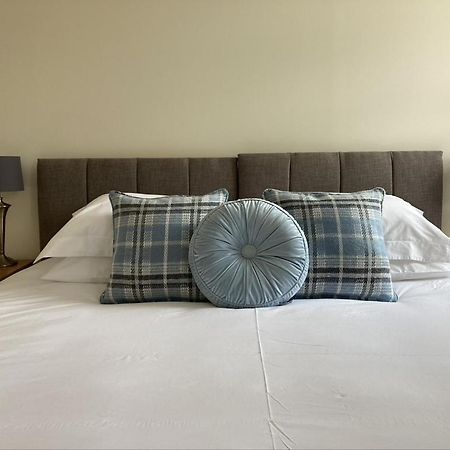 เดอะ สตาร์ แอนด์ การ์เตอร์ Bed & Breakfast อีสต์ ดีน ภายนอก รูปภาพ