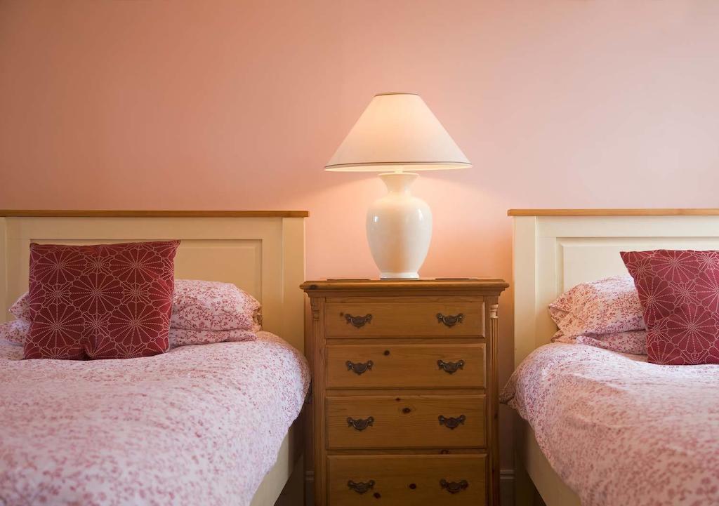 เดอะ สตาร์ แอนด์ การ์เตอร์ Bed & Breakfast อีสต์ ดีน ห้อง รูปภาพ