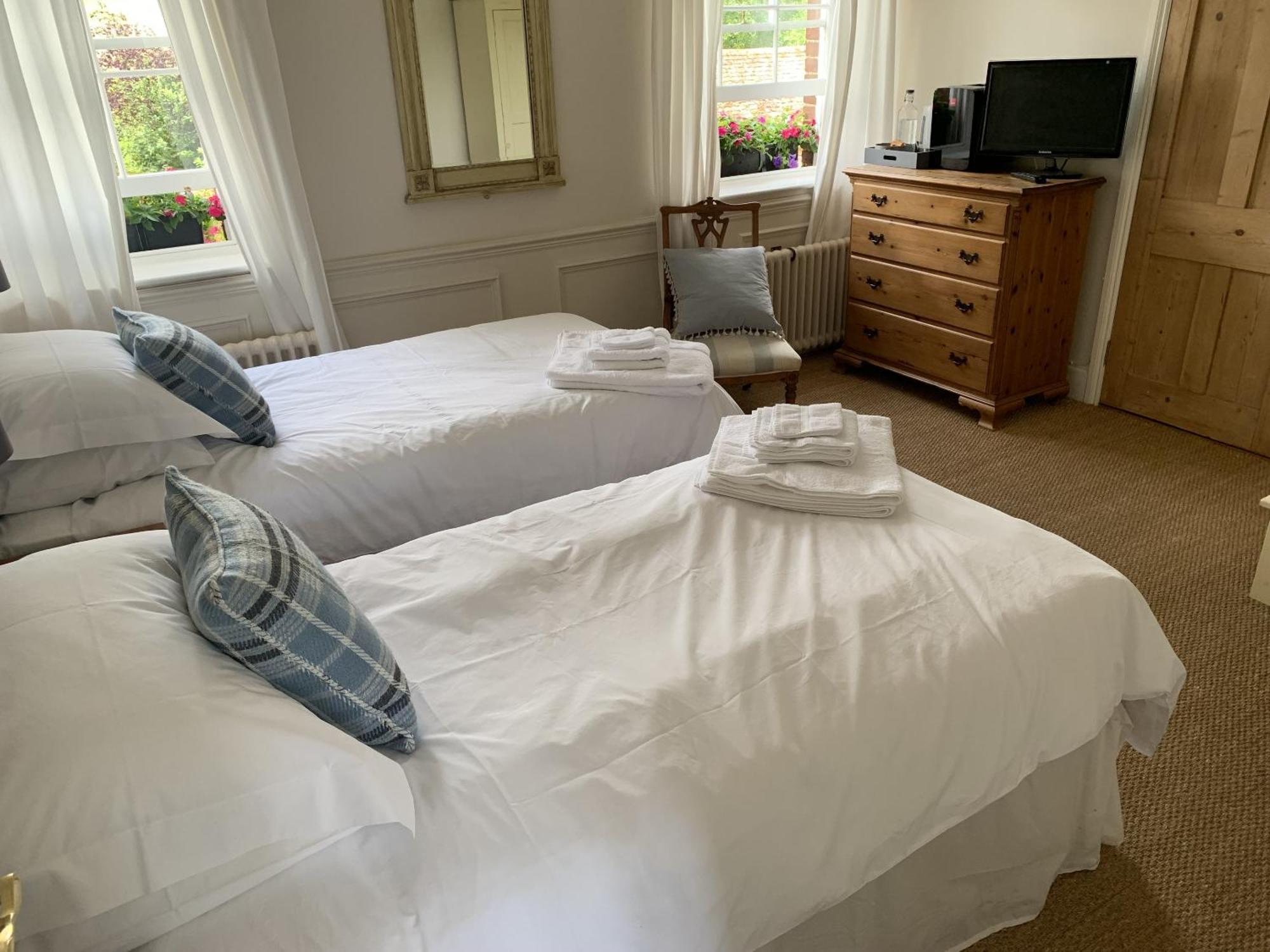 เดอะ สตาร์ แอนด์ การ์เตอร์ Bed & Breakfast อีสต์ ดีน ภายนอก รูปภาพ